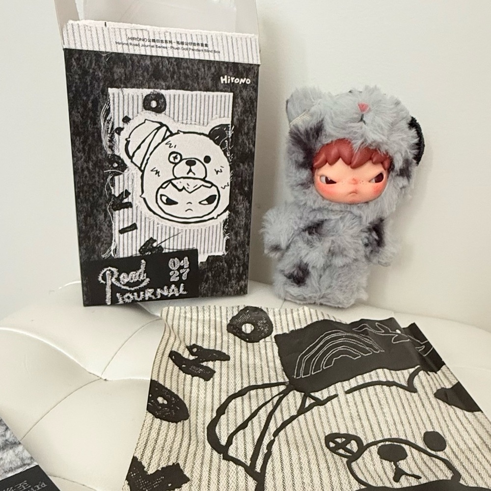 Hirono Road Journal Gray Character Plush
